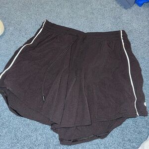 *SOLD* Lululemon Court Rival High-Rise Short 3" size 8